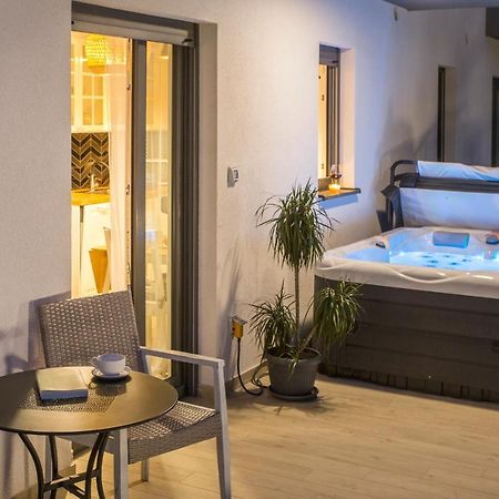 Studio And Hot Tub Split Luaran gambar