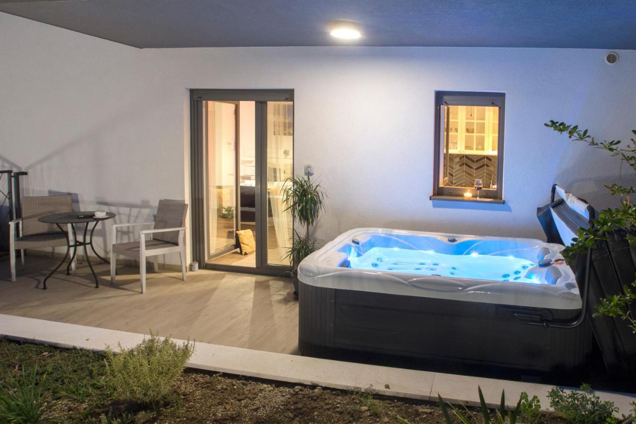 Studio And Hot Tub Split Luaran gambar