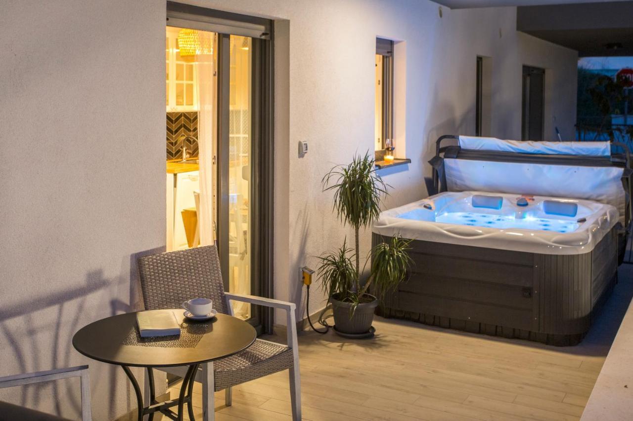 Studio And Hot Tub Split Luaran gambar