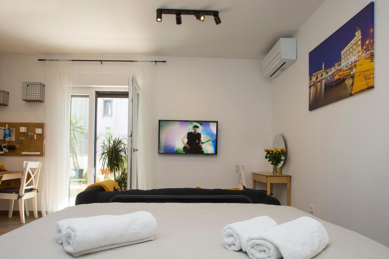 Studio And Hot Tub Split Luaran gambar