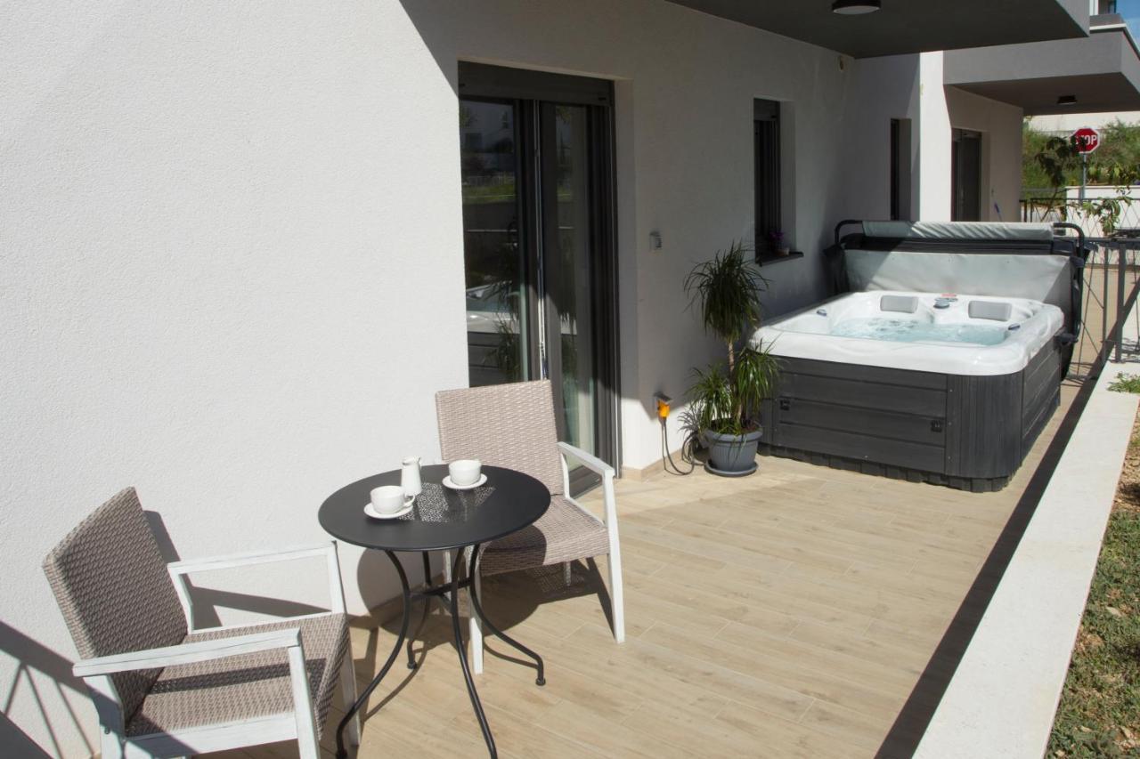 Studio And Hot Tub Split Luaran gambar